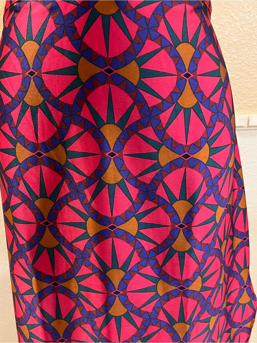 House of Harlow satin maxi dress w/ cutouts. Open back, slit. Purple, fuchsia. L - Picture 4 of 12
